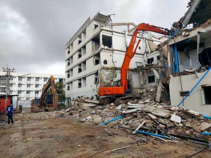 รับเหมาทุบอาคาร